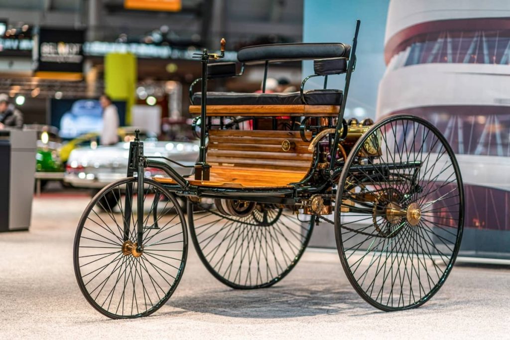 Retro Classics 2020 - reproduction authentique de la voiture à moteur brevetée Benz de 1886