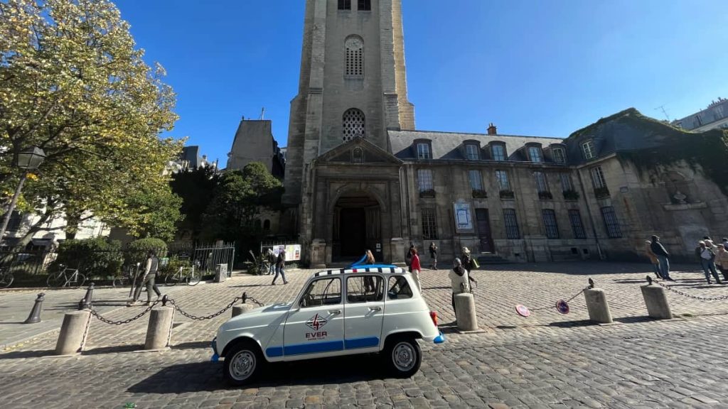 4EVER Paris Tour : l’expérience d’une escapade insolite dans Paris, en Renault 4 rétrofitée avec chauffeur 4EVER Paris Tour Renault 4 retrofitee