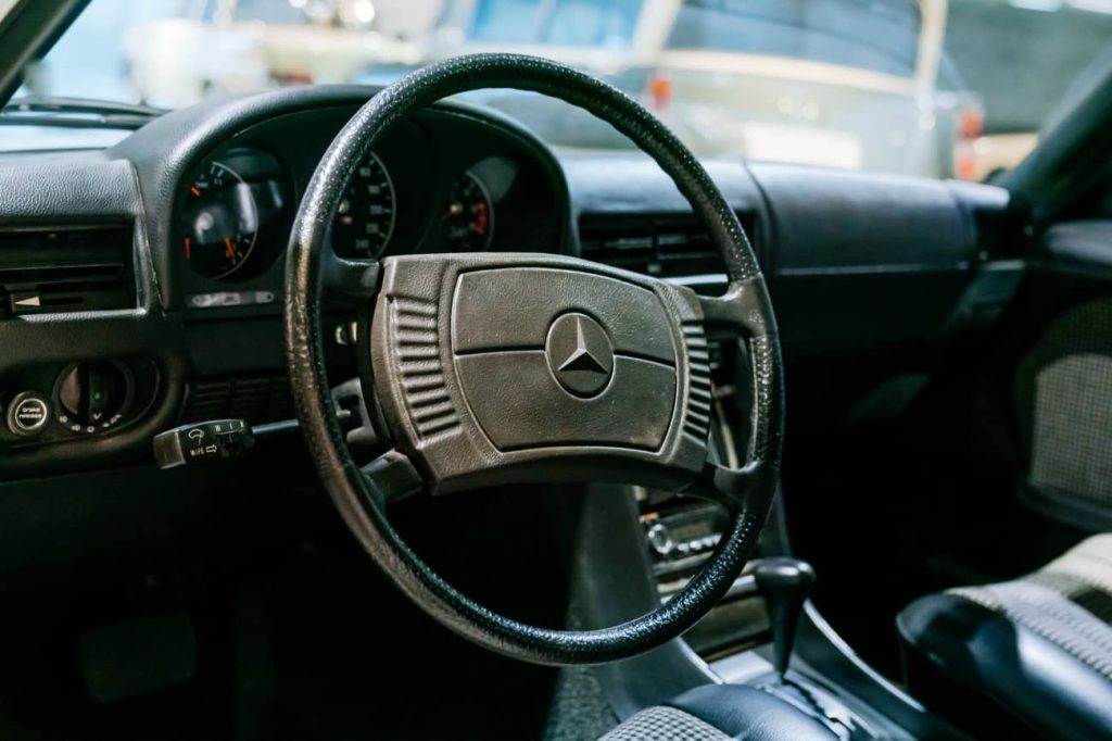 Musée Mercedes-Benz - Salle de légende 5, Visionnaires - Sécurité et environnement - Le véhicule expérimental de sécurité Mercedes-Benz ESF 22 de 1973 - Vue intérieure