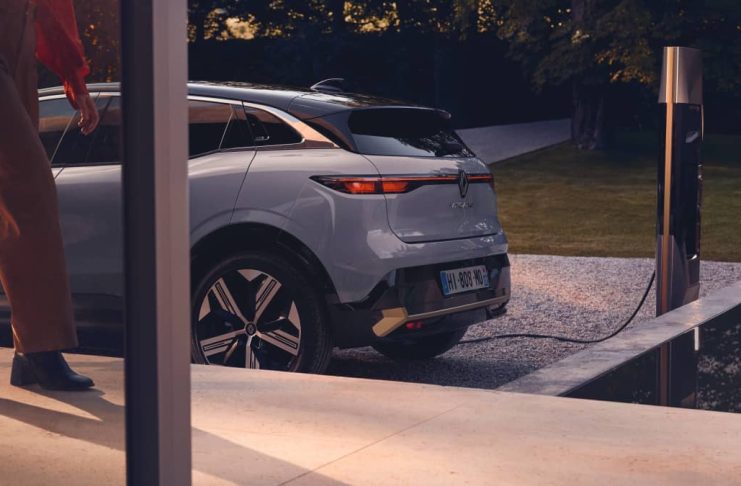 Renault_Plug Inn