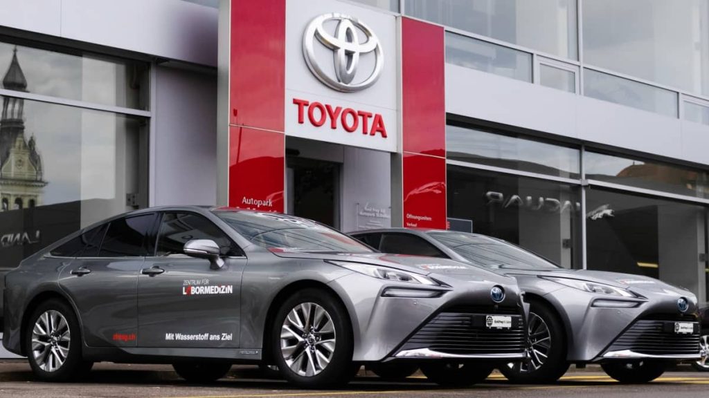 Toyota livre deux Toyota Mirai au Centre de médecine de laboratoire Saint-Gall (Suisse) Toyota Mirai 2023