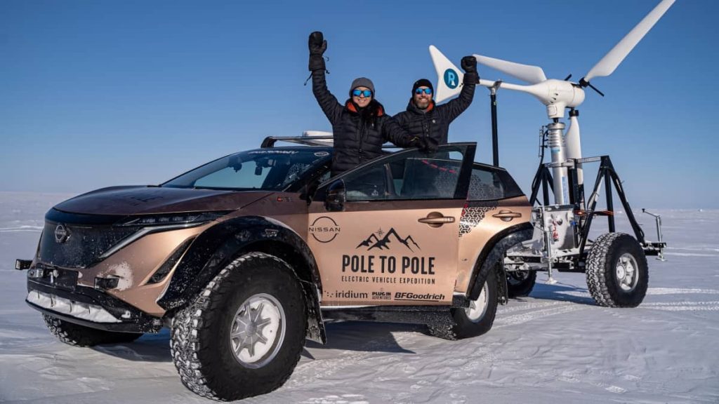 Le Nissan ARIYA entièrement électrique a entamé son voyage de 27000 km du pôle Nord magnétique au pôle Sud Nissan Ariya pole to pole, Chris and Julie with Trailer