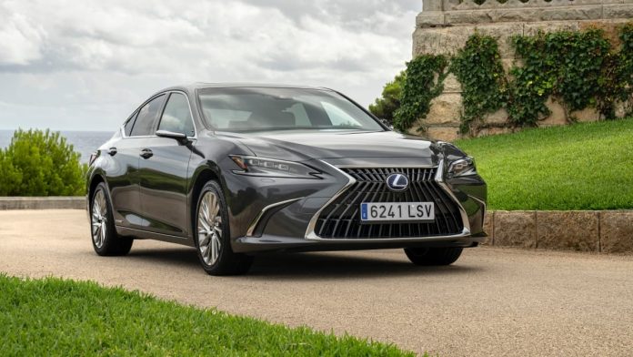 2023 Lexus ES 300h