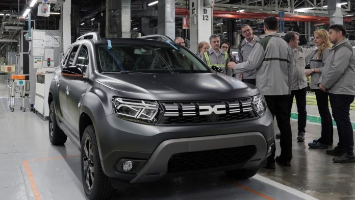 la prouesse industrielle de dacia pour transformer l'identité visuelle de ses automobiles