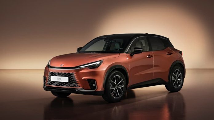 Lexus LBX 2023 - 2024