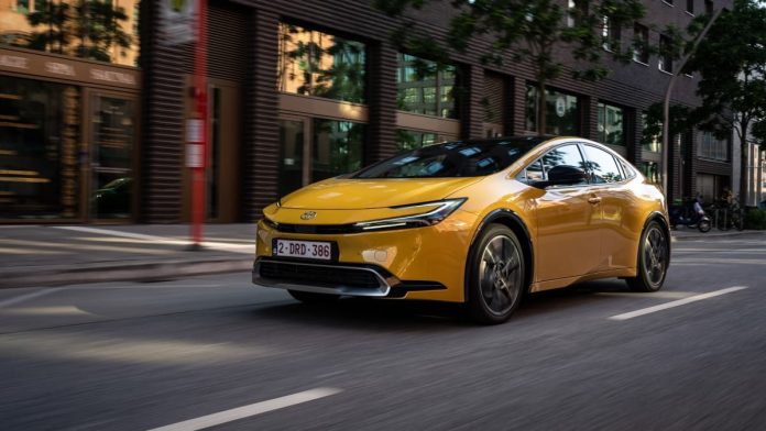 Toyota Prius PHEV 2023