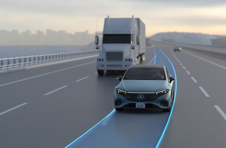 Mercedes-Benz - Changement de voie automatique