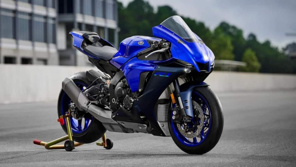 YAMAHA R1