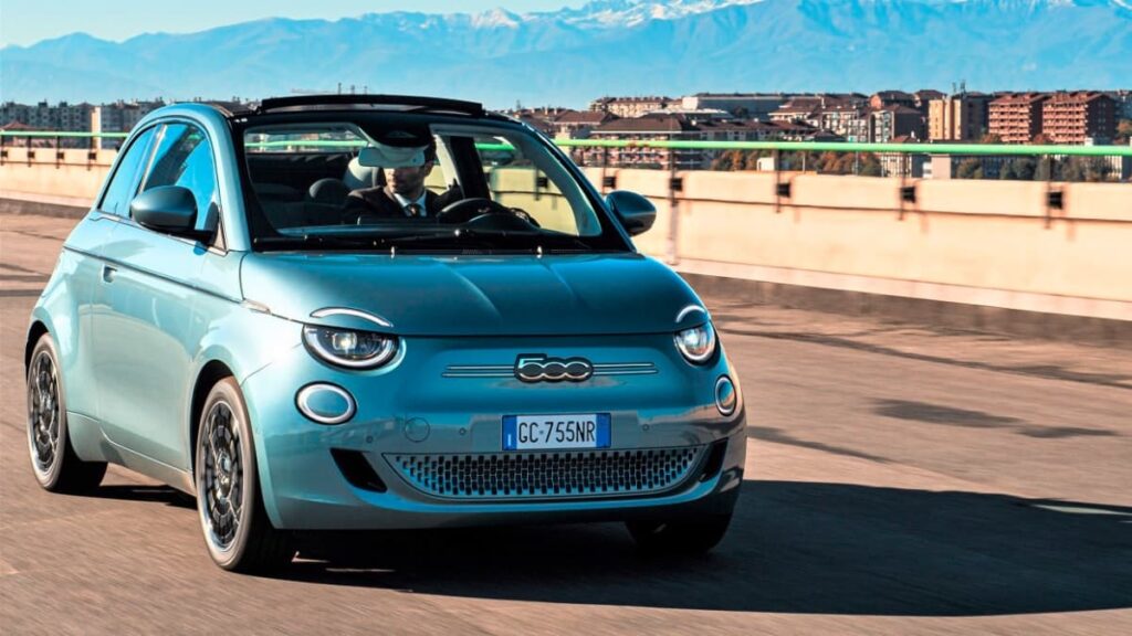 La palette de couleurs FIAT s’enrichit de deux nouvelles teintes dédiées à la Nouvelle 500 Fiat e500 2023