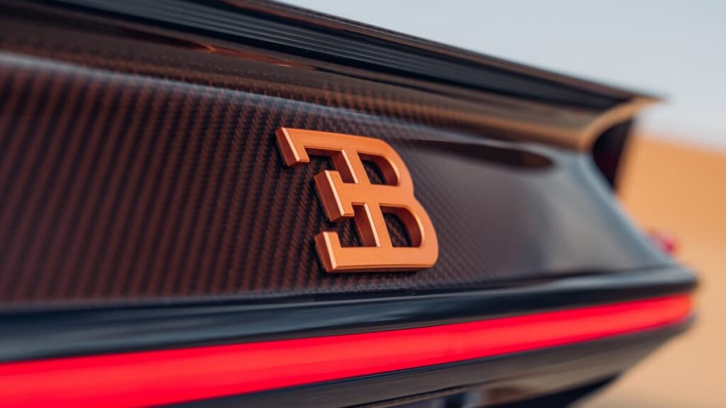 Le savoir-faire de Bugatti en matière de Fibre de Carbone BUGATTI Carbon-fiber