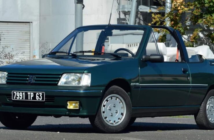 Peugeot 205 cabriolet Roland Garros - crédit image Aguttes