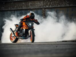 MY24 KTM 990 DUKE