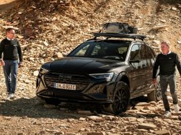 Carlos Sainz, icône du rallye Dakar au volant de l'Audi Q8 e-tron Dakar edition