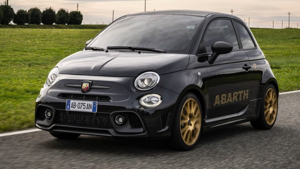 Nouvelle Abarth 695 75° Anniversario: 1368 exemplaires seulement pour les 75 ans de la Marque et l’hommage au moteur T-Jet Abarth 695 75° Anniversario
