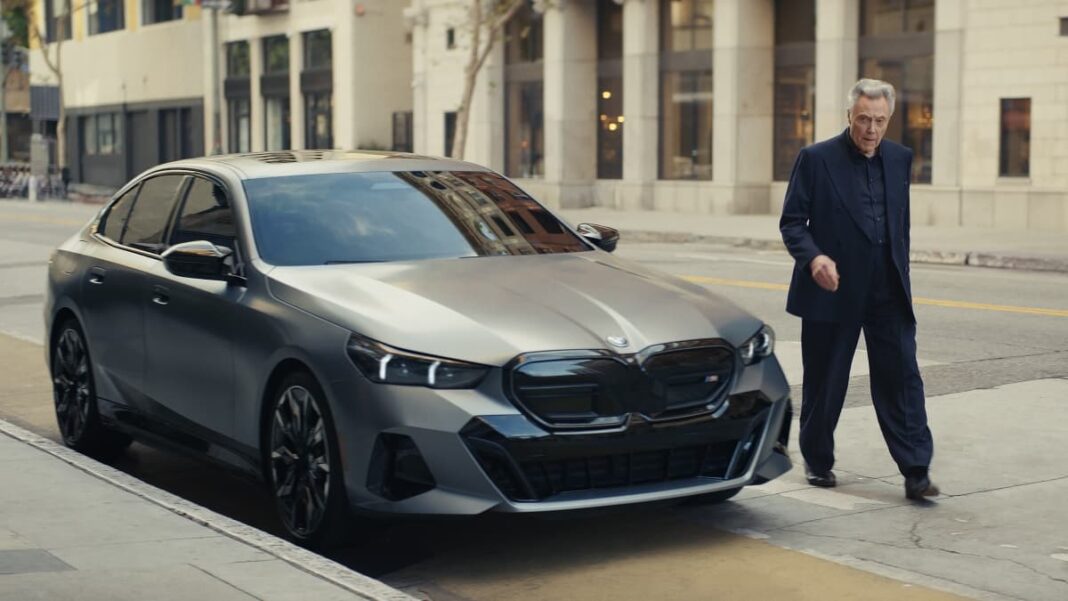 BMW présente la nouvelle Série 5 dans une publicité avec Christopher Walken