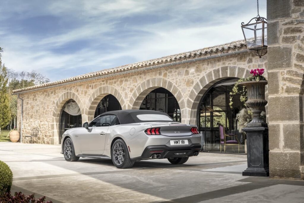 FORD MUSTANG CONVERTIBLE 2024