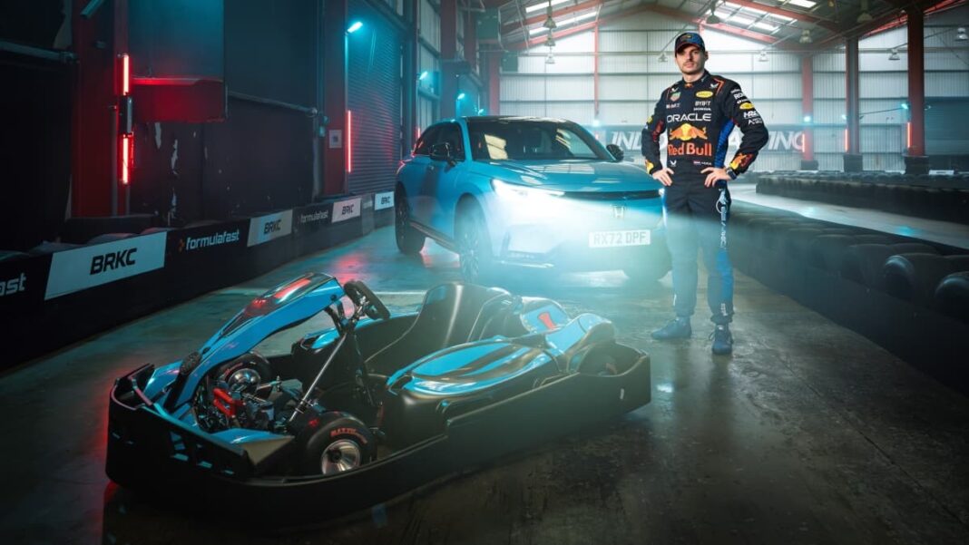Max Verstappen crée la surprise avec la Honda eNy1 électrique auprès de jeunes pilotes de karting