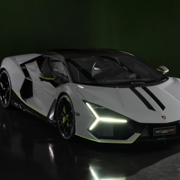 Lamborghini Revuelto