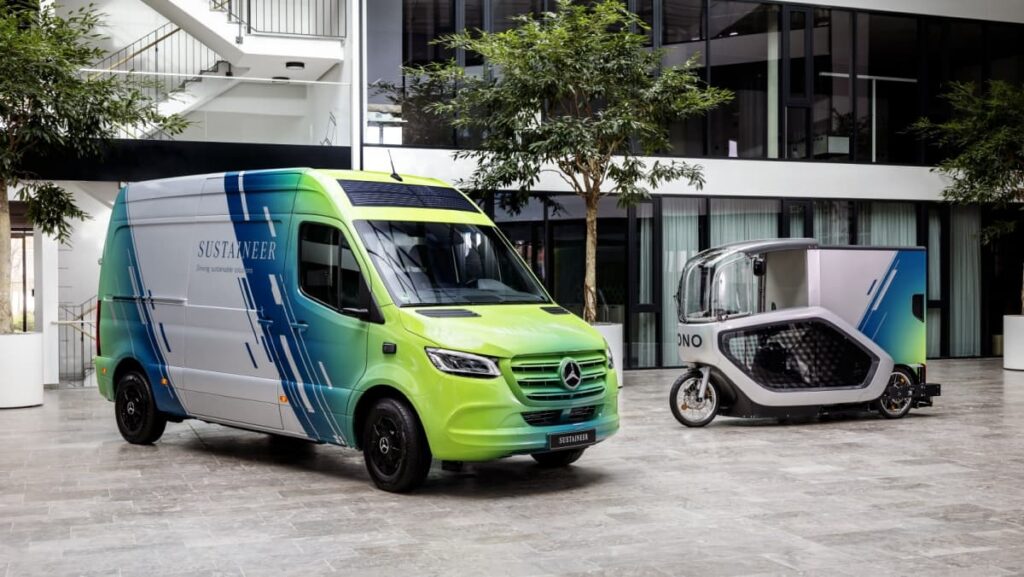 Nouveau concept logistique - une combinaison intelligente associant Mercedes-Bens eSprinter et vélo cargo électrique