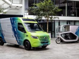 Nouveau concept logistique - une combinaison intelligente associant Mercedes-Bens eSprinter et vélo cargo électrique