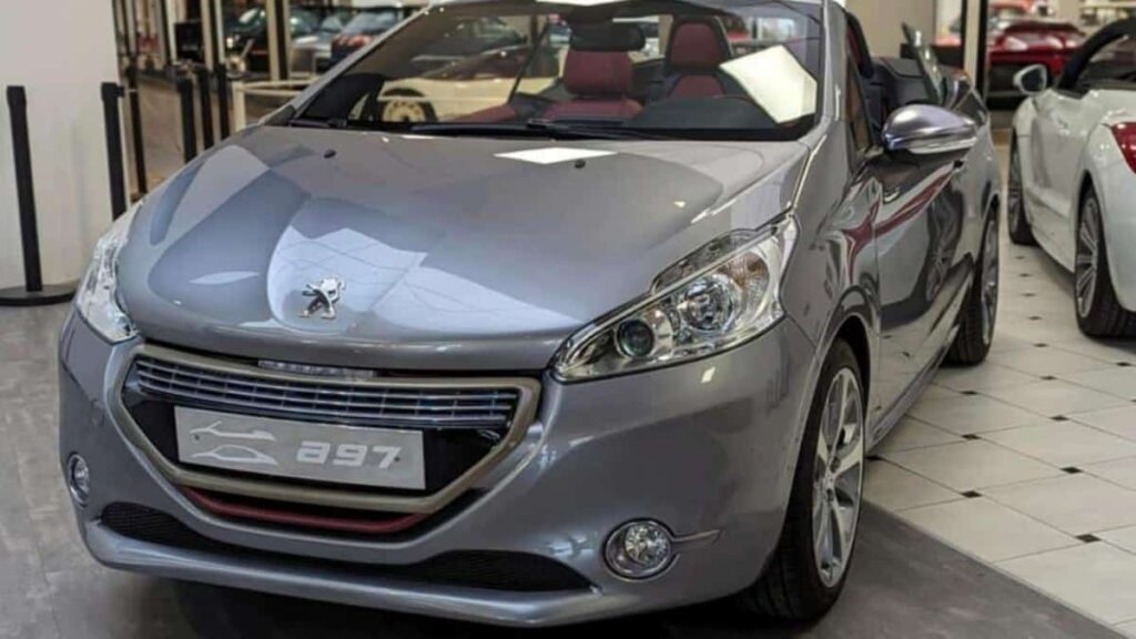 PEUGEOT 208 Cabriolet