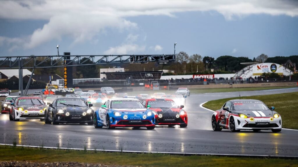 Roussanne et Jousset lancent l’année d’Alpine Elf Cup Series en surmontant les pièges de Nogaro