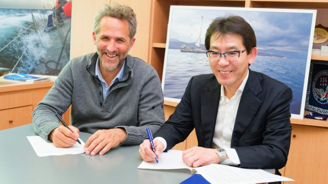 Romain Troublé, directeur général de la Fondation Tara Océan, et Daiki Yoshimiya, président de Suzuki France ©Suzuki France