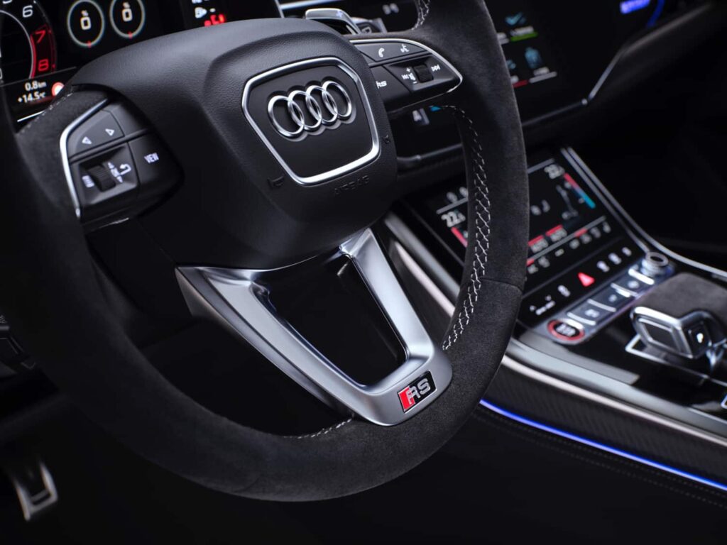 Inscription Audi RS sur le volant ©Audi