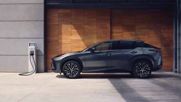 Lexus RZ 300e 2024 ©Lexus