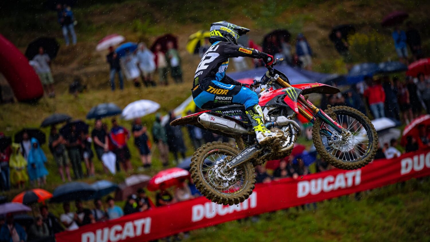 Le nonuple Champion du Monde, Tony Cairoli choisit le Ducati Powerstage RR pour son entraînement Ducati Powerstage RR
