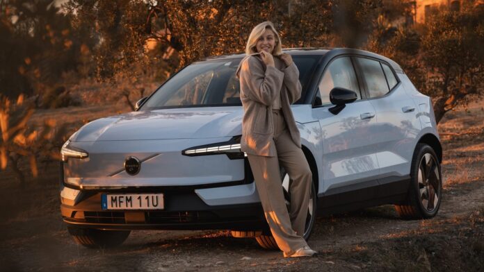 Julie Bourges (@DouzeFevrier) ambassadrice Volvo France