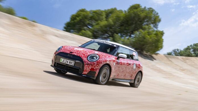 MINI John Cooper Works Electric 2024 ©MINI