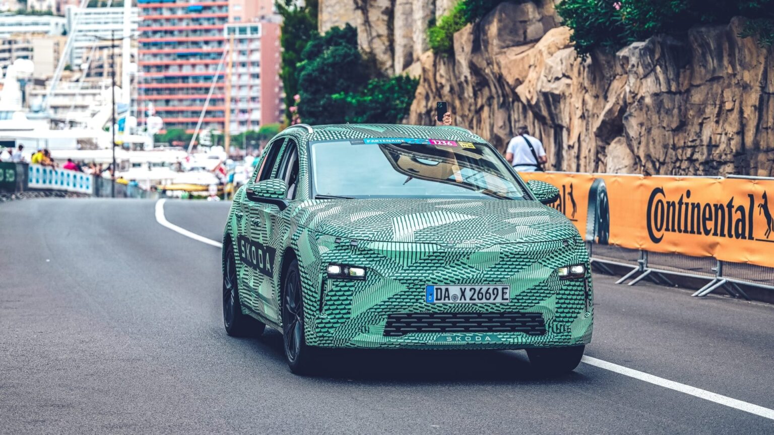 Skoda dévoile l’Elroq et célèbre 21 ans de partenariat avec le Tour de France Skoda Elroq au Tour de France 2024