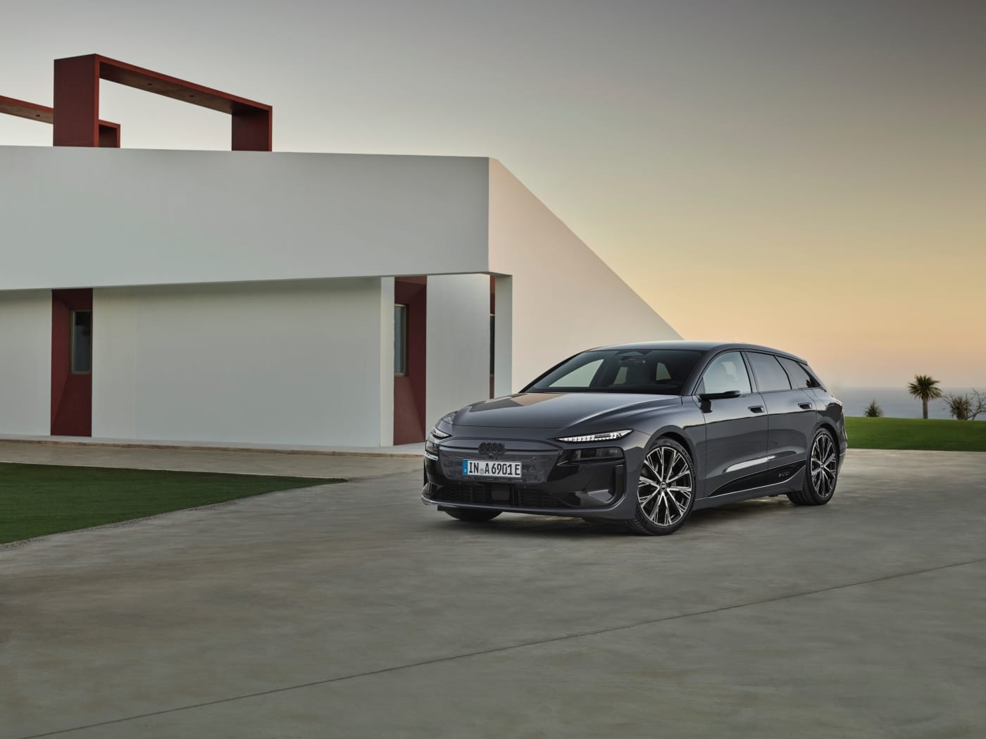 Audi A6 Avant e-tron 2024