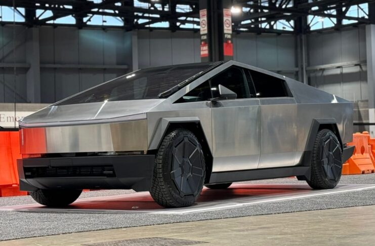 Tesla Cybertruck - Mondial de l'Automobile de Paris en 2024
