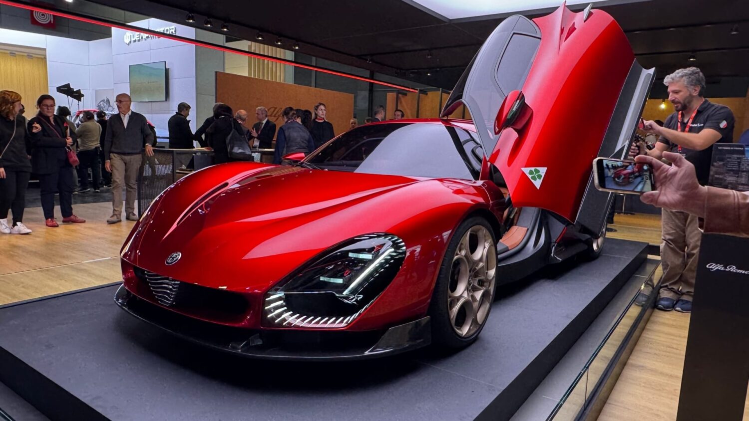 Alfa Romeo 33 Stradale au Mondial de Paris 2024