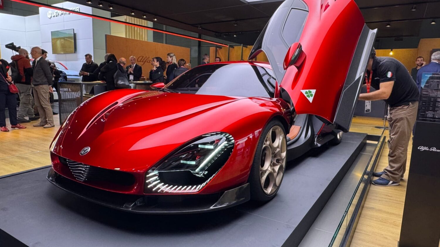 Alfa Romeo 33 Stradale au Mondial de Paris 2024