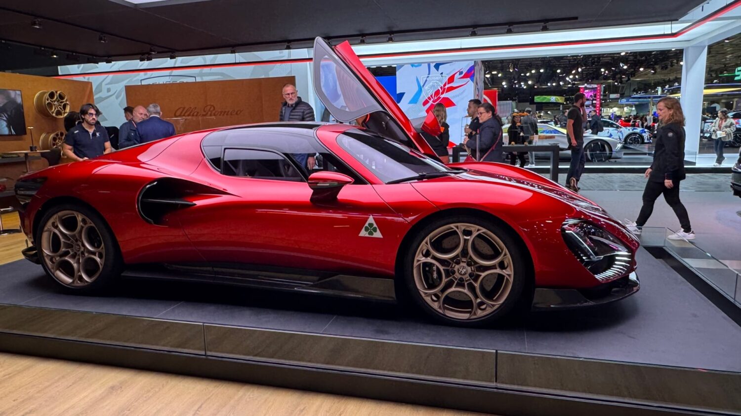 Alfa Romeo 33 Stradale au Mondial de Paris 2024