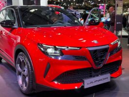 Alfa Romeo Junior Ibrida au Mondial de Paris 2024