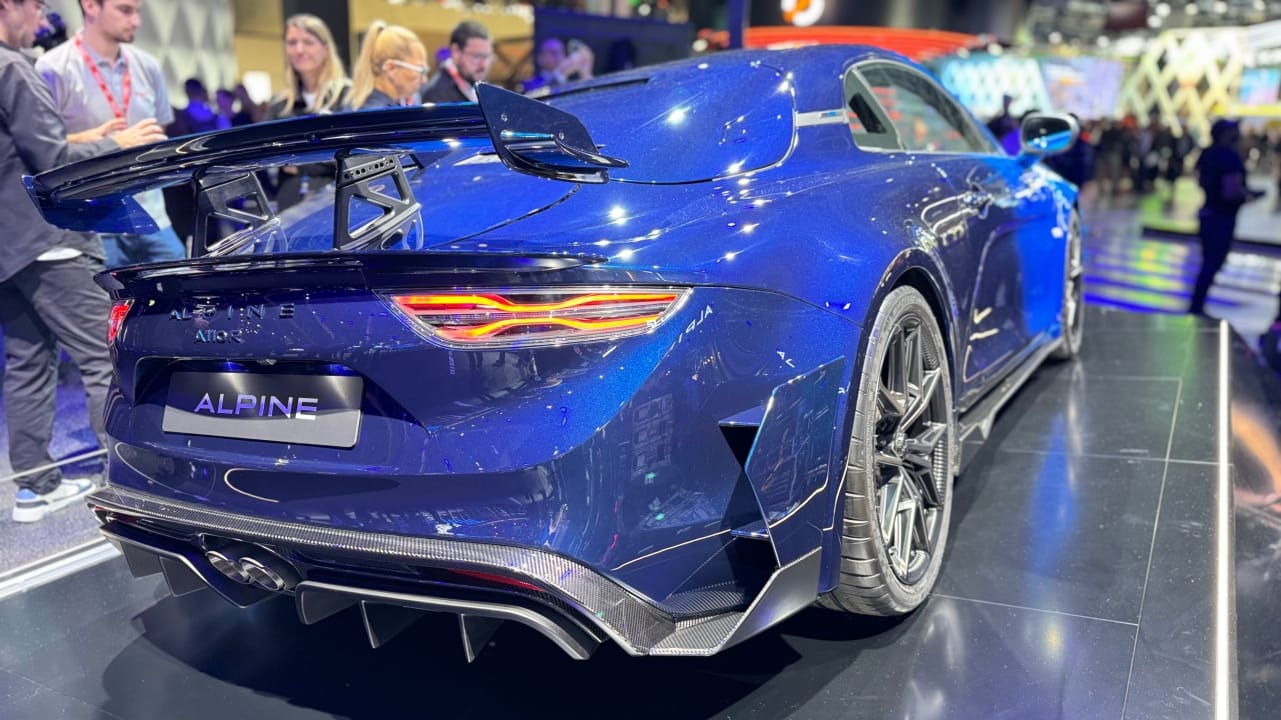 Alpine A110 R Ultime au Mondial de Paris 2024