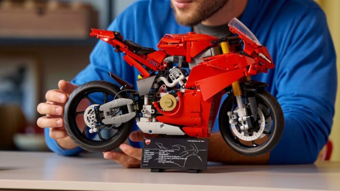 Ducati Panigale V4 S LEGO® Technic