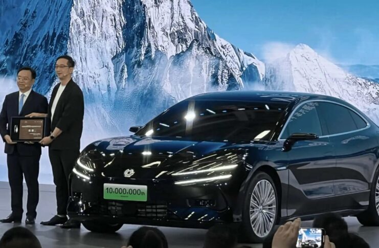 La Denza Z9, 10 millionième véhicule électrique de BYD, remise au créateur de Black Myth Wukong