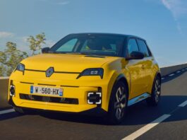 Renault 5 E-Tech 100% electric disponible pour des essais de conduite, dans le cadre de l'EV-Experience d'Auto Zürich 2024 - Auto Zürich 2024