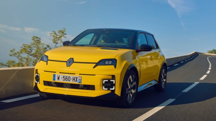 Renault 5 E-Tech 100% electric disponible pour des essais de conduite, dans le cadre de l'EV-Experience d'Auto Zürich 2024 - Auto Zürich 2024