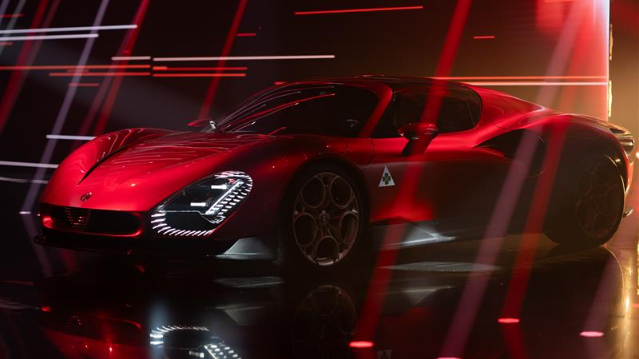 Alfa Romeo 33 Stradale élue Supercar de l’Année aux Automobile Awards