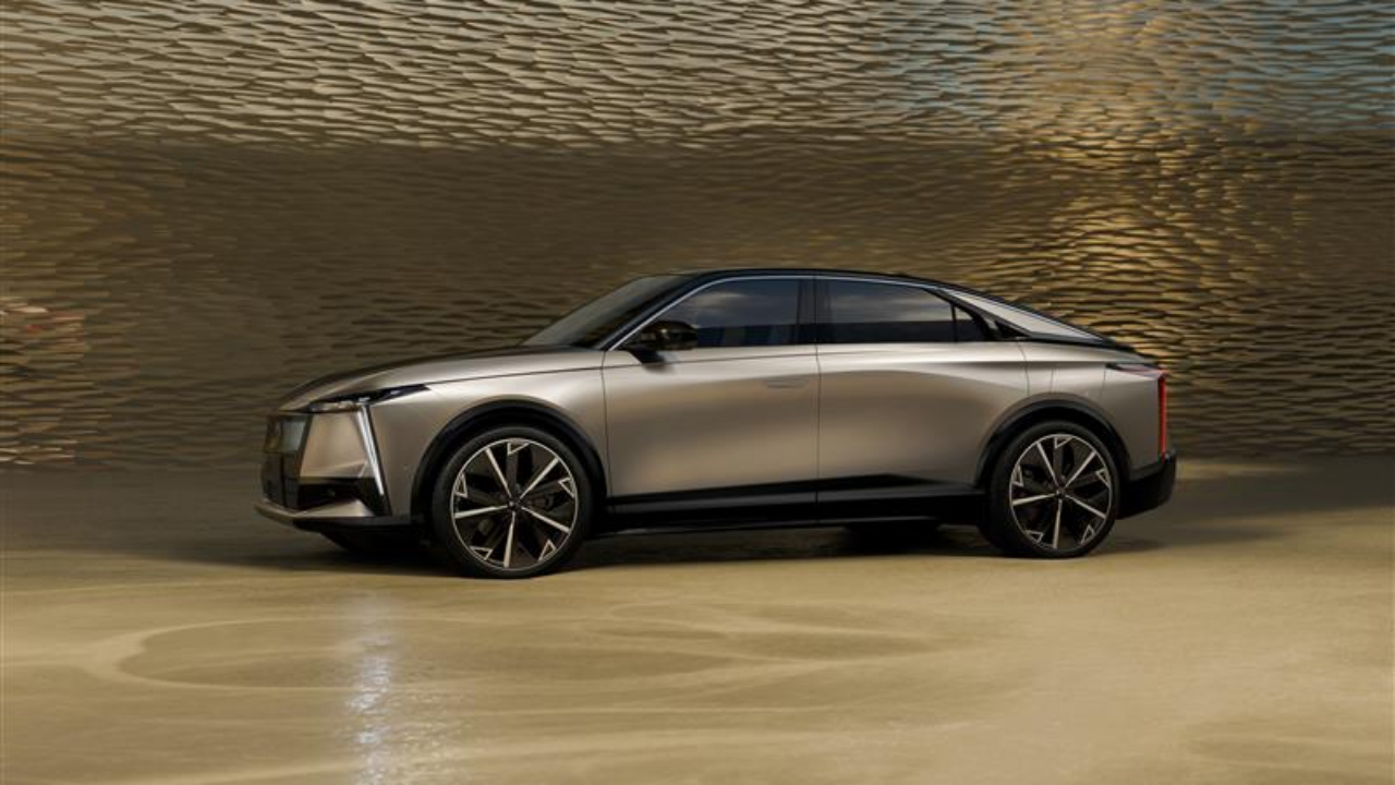 DS Automobiles électrise le Salon de Bruxelles 2025 avec son nouveau fleuron DS N°8