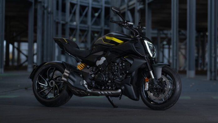 Ducati Diavel V4 Black Roadster Livery 2025