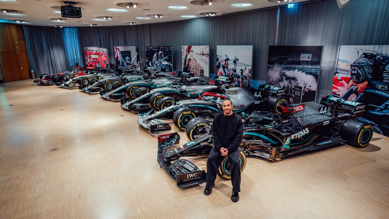 Les Flèches d'Argent de Lewis Hamilton s'exposent au Musée Mercedes-Benz