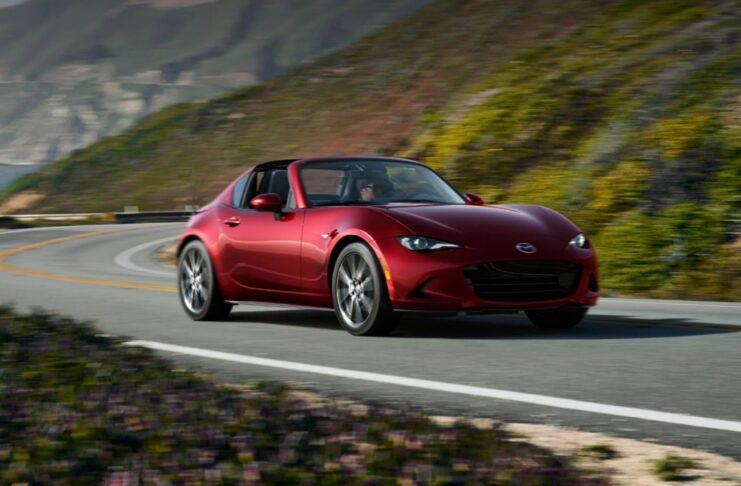 Mazda célèbre les 35 ans du MX-5 à Rétromobile 2025