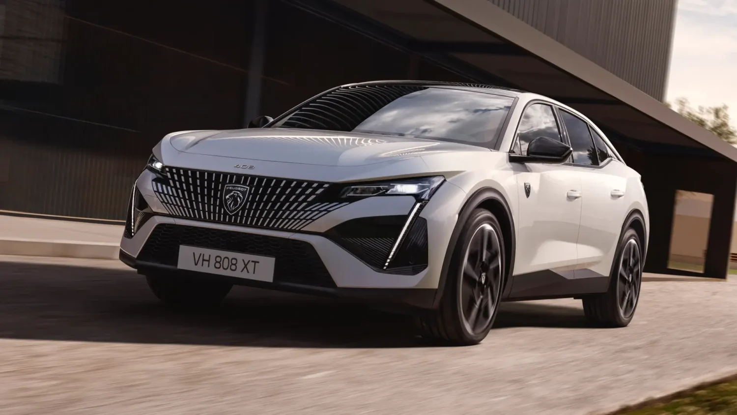 Peugeot complète sa gamme électrique avec l’E-408 : Une offre 100% électrifiée au Royaume-Uni PEUGEOT E-408